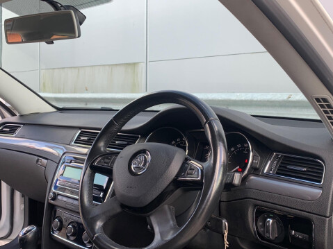 Skoda Superb 1.6 TDI S GreenLine III Euro 5 (s/s) 5dr 23