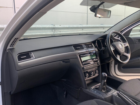 Skoda Superb 1.6 TDI S GreenLine III Euro 5 (s/s) 5dr 27