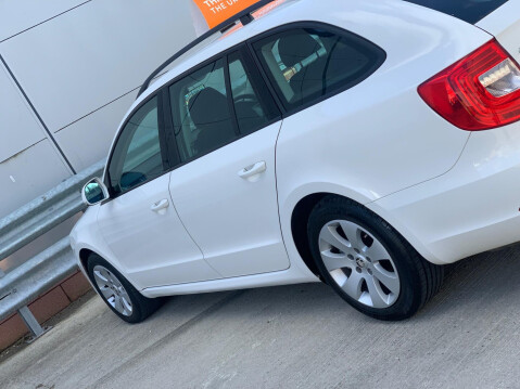 Skoda Superb 1.6 TDI S GreenLine III Euro 5 (s/s) 5dr 19