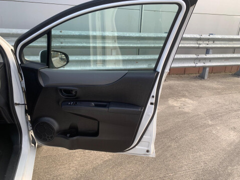 Toyota Yaris 1.0 VVT-i Edition Euro 5 5dr 21
