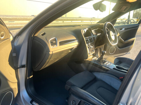 Audi A4 2.0 TDI Black Edition Euro 5 (s/s) 5dr 29
