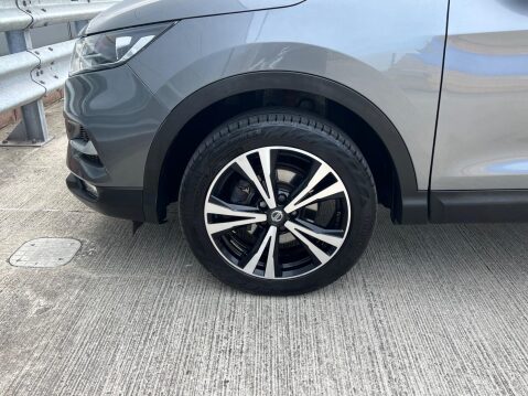 Nissan Qashqai 1.5 dCi N-Connecta Euro 6 (s/s) 5dr 8