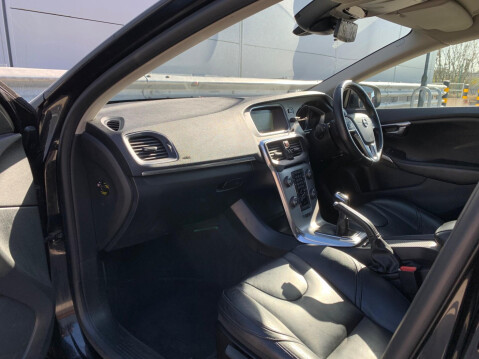 Volvo V40 2.0 D2 Inscription Euro 6 (s/s) 5dr 24