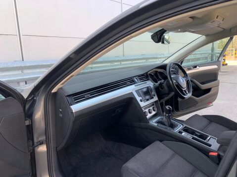 Volkswagen Passat 1.6 TDI SE Business Euro 6 (s/s) 5dr 37