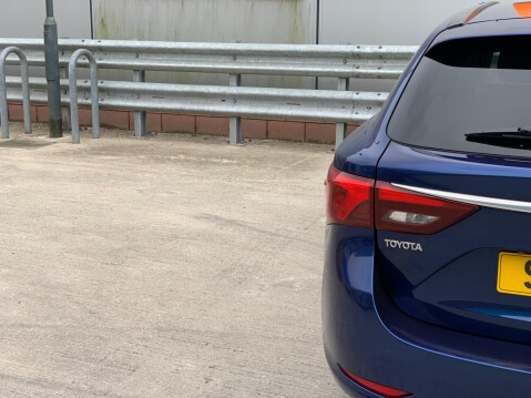 Toyota Avensis 1.6 D-4D Business Edition Plus Touring Sports Euro 6 (s/s) 5dr 13