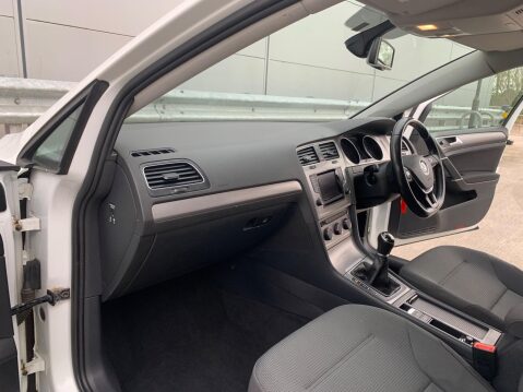Volkswagen Golf 2.0 TDI BlueMotion Tech Match Euro 5 (s/s) 5dr 27