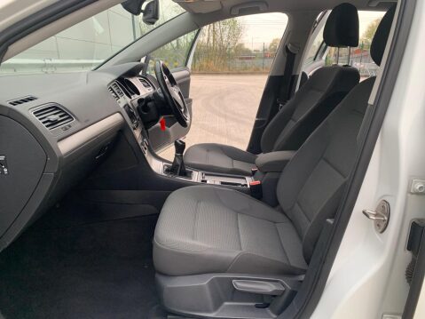 Volkswagen Golf 2.0 TDI BlueMotion Tech Match Euro 5 (s/s) 5dr 28