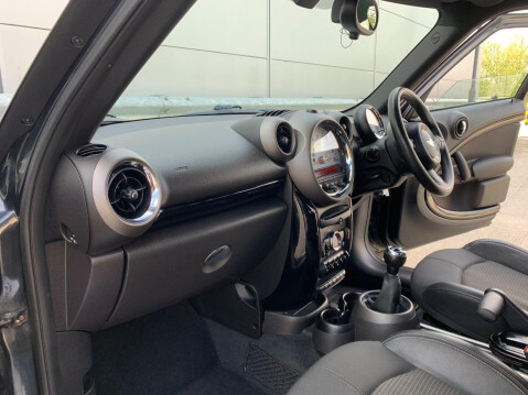 Mini Countryman 1.6 Cooper Euro 5 (s/s) 5dr 26