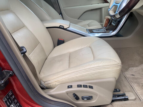 Volvo XC70 2.4 D5 SE Lux Geartronic AWD Euro 5 5dr 38