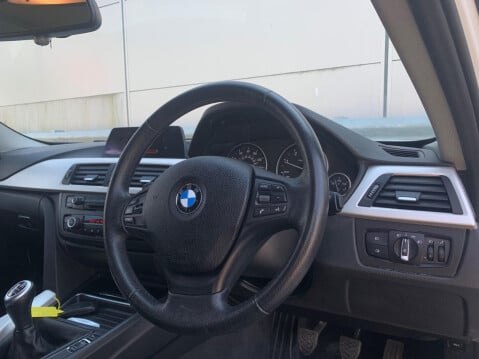 BMW 3 Series 2.0 320d ED EfficientDynamics Business Touring Euro 5 (s/s) 5dr 21