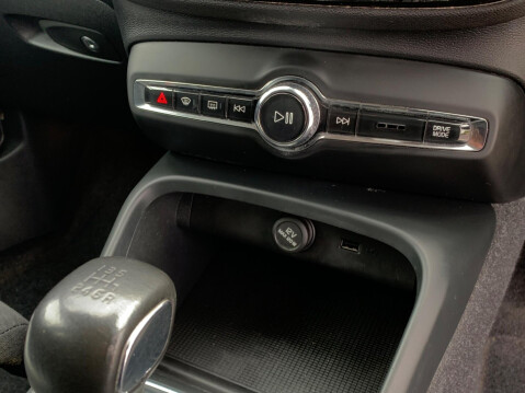 Volvo XC40 2.0 D3 Momentum Pro Euro 6 (s/s) 5dr 60