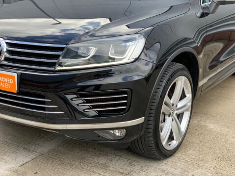 Volkswagen Touareg 3.0 TDI V6 R-Line Plus Tiptronic 4WD Euro 6 (s/s) 5dr 9