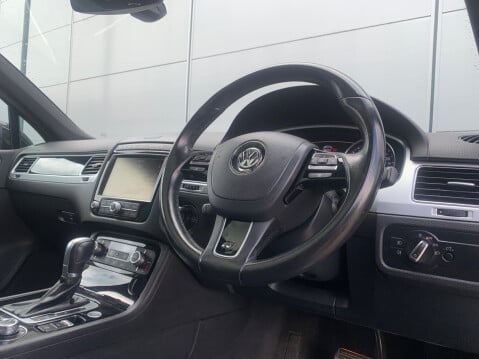 Volkswagen Touareg 3.0 TDI V6 R-Line Plus Tiptronic 4WD Euro 6 (s/s) 5dr 39