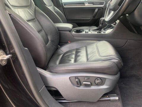 Volkswagen Touareg 3.0 TDI V6 R-Line Plus Tiptronic 4WD Euro 6 (s/s) 5dr 41