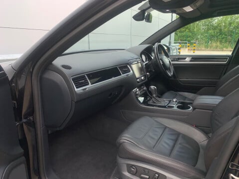 Volkswagen Touareg 3.0 TDI V6 R-Line Plus Tiptronic 4WD Euro 6 (s/s) 5dr 47