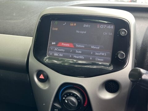 Toyota Aygo 1.0 VVT-i x-play Euro 6 5dr 4