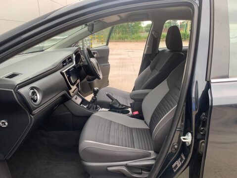 Toyota Auris 1.2 VVT-i Icon Euro 6 (s/s) 5dr 27