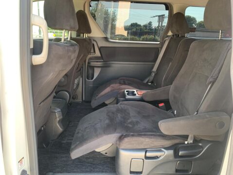 Toyota Vellfire AUTO 34