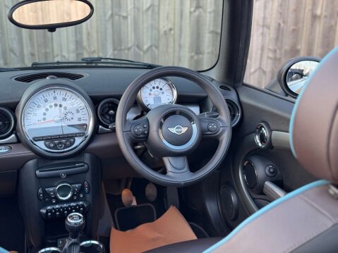 Mini Convertible 1.6 Cooper Highgate 2dr - NATIONAL DELIVERY* 29