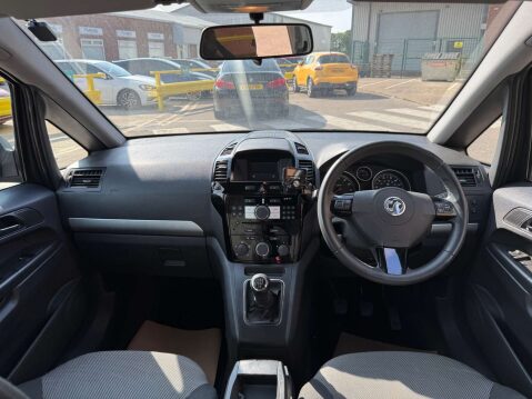 Vauxhall Zafira 1.8 Zafira Exclusive 5dr - NATIONAL DELIVERY* 30