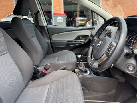 Toyota Yaris 1.3 Yaris Icon TSS VVT-I 5dr - NATIONAL DELIVERY* 14