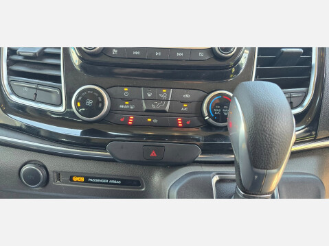 Ford Tourneo Custom tourneo titanium 320 L2 H1 9 SEATER 2.0 tdci 130ps eu6 auto 16