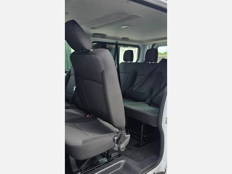 Renault Trafic BUSINESS LL30 9 SEATER MINIBUS LWB 2.0DCI 150 EU6 14