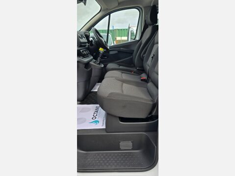 Renault Trafic BUSINESS LL30 9 SEATER MINIBUS LWB 2.0DCI 150 EU6 11
