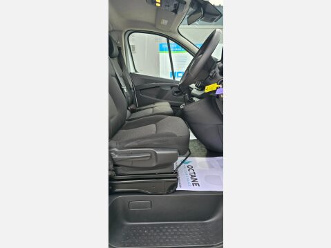 Renault Trafic BUSINESS LL30 9 SEATER MINIBUS LWB 2.0DCI 150 EU6 5