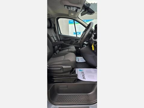 Renault Trafic BUSINESS SL28 SWB 9 SEATER MINIBUS 2.0 DCI 150 EU6 7