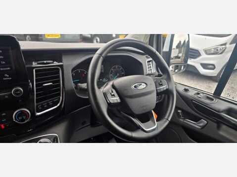 Ford Transit Custom 320 LIMITED L2 H1 DCIV 2.0 TDCI 130ps EU6 CREW VAN 9