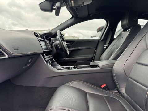 Jaguar XE 2.0 XE R-Sport i Automatic 4dr - NATIONAL DELIVERY* 23