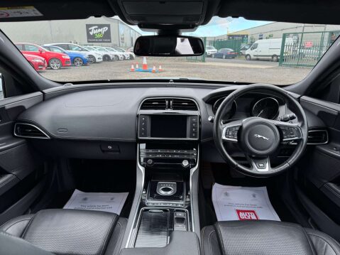Jaguar XE 2.0 XE R-Sport i Automatic 4dr - NATIONAL DELIVERY* 29