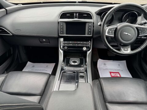 Jaguar XE 2.0 XE R-Sport i Automatic 4dr - NATIONAL DELIVERY* 39