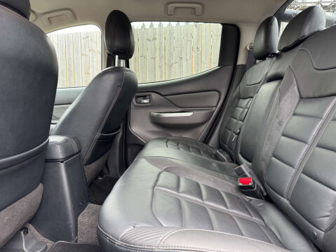 Mitsubishi L200 2.4 L200 Barbarian Black DI-D 4WD - NATIONAL DELIVERY* 23