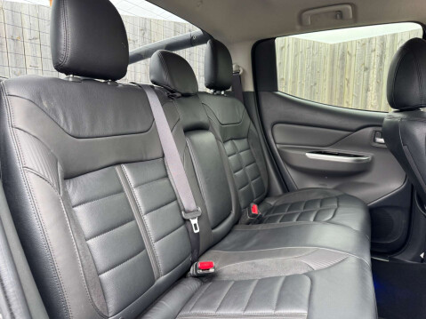 Mitsubishi L200 2.4 L200 Barbarian Black DI-D 4WD - NATIONAL DELIVERY* 26