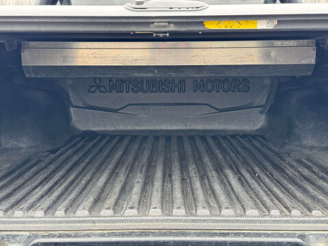 Mitsubishi L200 2.4 L200 Barbarian Black DI-D 4WD - NATIONAL DELIVERY* 30