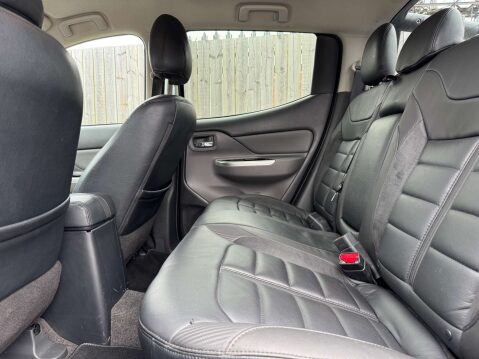 Mitsubishi L200 2.4 L200 Barbarian Black DI-D 4WD - NATIONAL DELIVERY* 23