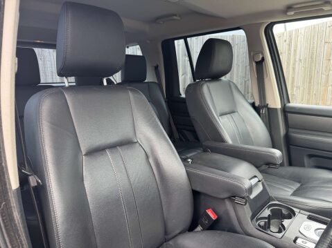 Land Rover Discovery 3.0 Discovery SE Tech SDV6 Automatic 4WD 5dr - NATIONAL DELIVERY* 17