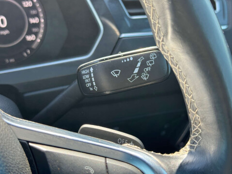 Volkswagen Tiguan 2.0 Tiguan R-Line TDI BlueMotion Technology 4Motion Semi-Automatic 4WD 5dr 25