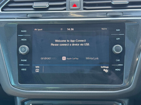 Volkswagen Tiguan 2.0 Tiguan R-Line TDI BlueMotion Technology 4Motion Semi-Automatic 4WD 5dr 38