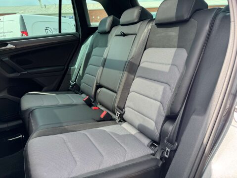 Volkswagen Tiguan 2.0 Tiguan R-Line TDI BlueMotion Technology 4Motion Semi-Automatic 4WD 5dr 28