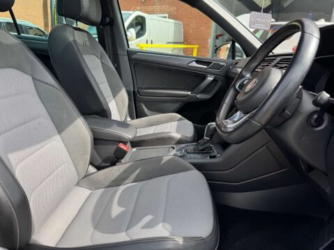 Volkswagen Tiguan 2.0 Tiguan R-Line TDI BlueMotion Technology 4Motion Semi-Automatic 4WD 5dr 17
