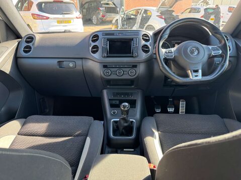 Volkswagen Tiguan 2.0 Tiguan R-Line TDI BlueMotion Technology 4Motion 4WD 5dr - NATIONAL DELI 35