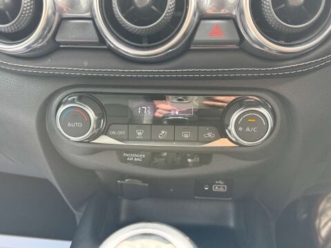 Nissan Juke 1.0 Juke N-Connecta DiG-T 5dr - NATIONAL DELIVERY* 38