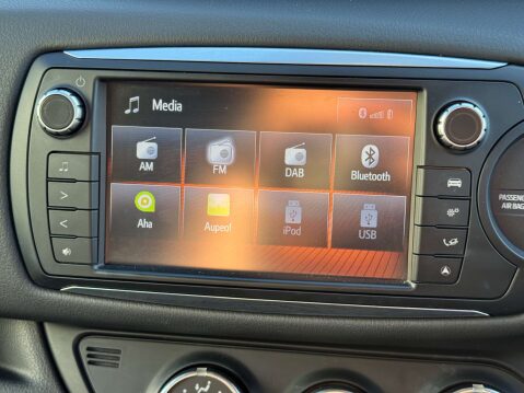 Toyota Yaris 1.3 Yaris Design VVT-i 5dr - NATIONAL DELIVERY* 42