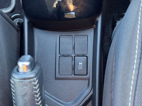 Toyota Yaris 1.3 Yaris Design VVT-i 5dr - NATIONAL DELIVERY* 34