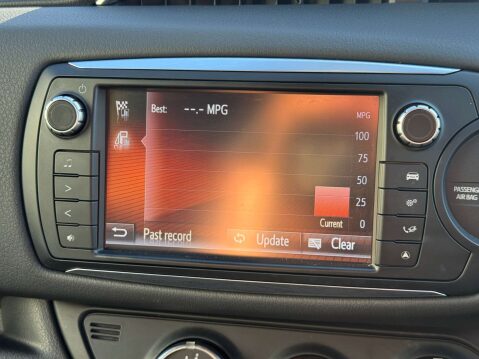 Toyota Yaris 1.3 Yaris Design VVT-i 5dr - NATIONAL DELIVERY* 41