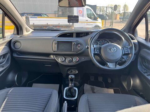 Toyota Yaris 1.3 Yaris Design VVT-i 5dr - NATIONAL DELIVERY* 22