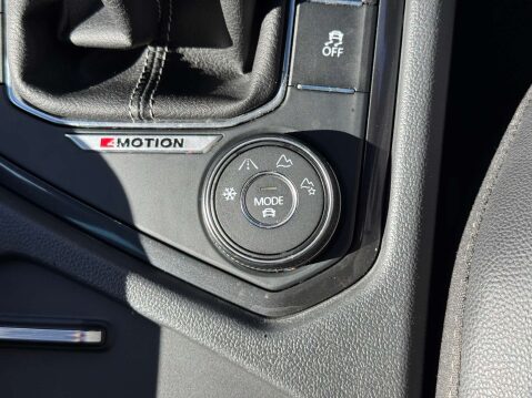 Volkswagen Tiguan 2.0 Tiguan R-Line TDI BlueMotion Technology 4Motion 4WD 5dr - NATIONAL DELI 35